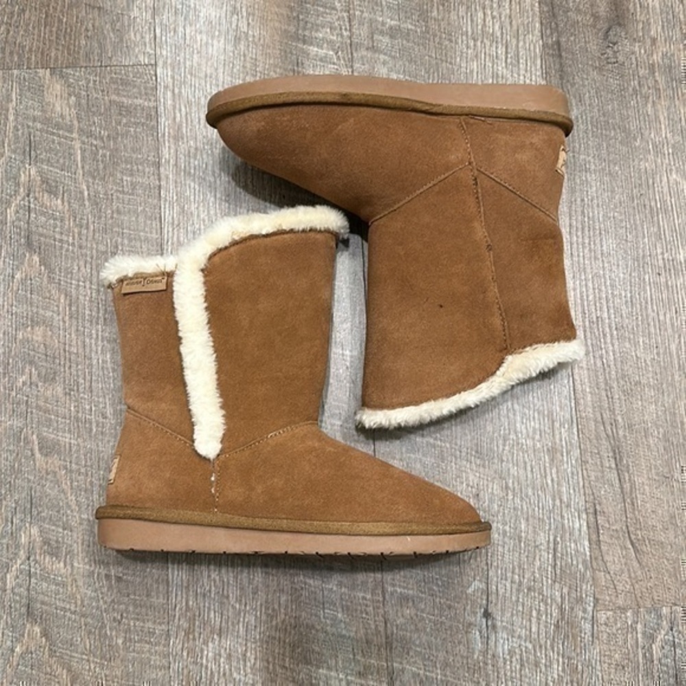 Minnetonka short brown suede fur lined winter boots size 6